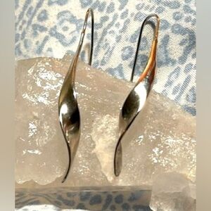 🌟NWOT STERLING SILVER EARRINGS, 2” Drop, Thick Band of a Silver Swirl, Bold 💃